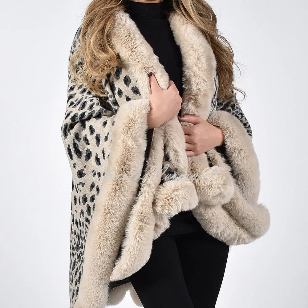 Frank Lyman Cape – Style 213182U